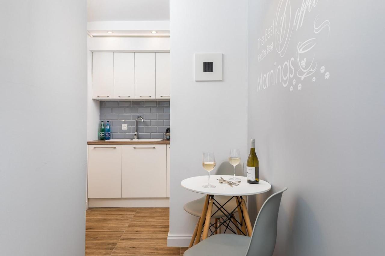 Rent Like Home - Zlota 65 II Varsó Kültér fotó